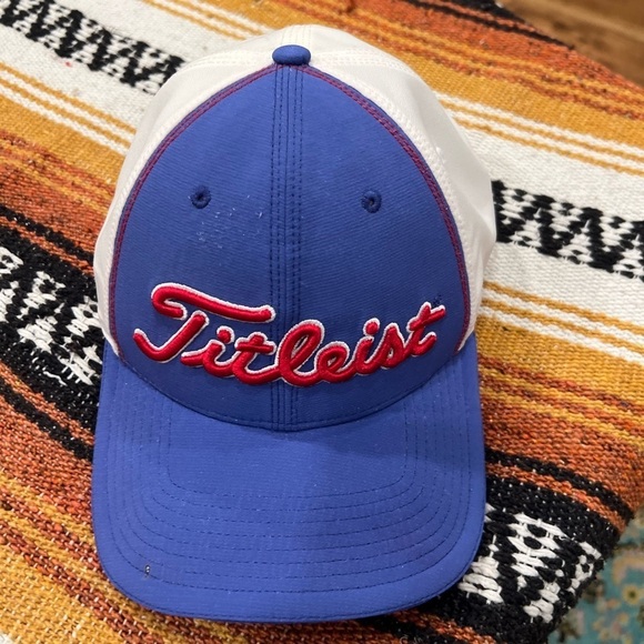 Titleist Other - Titleist flex fit baseball cap in GUC